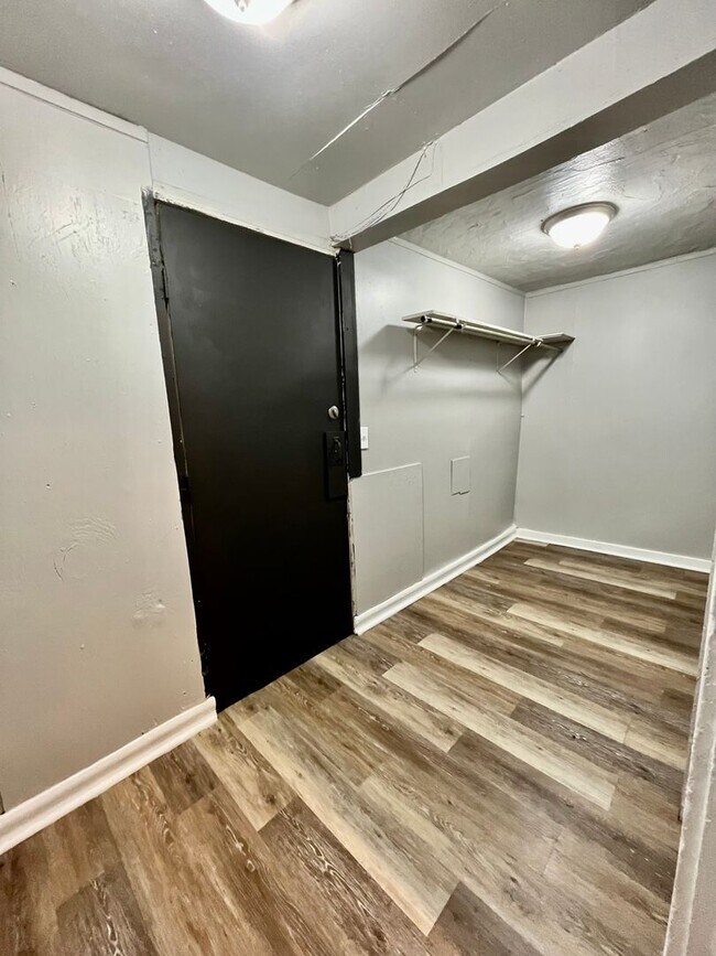 Building Photo - Comfortable 1 bedroom condo unit in KCMO!