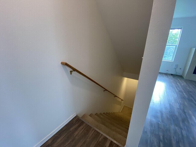 Building Photo - 857 N Garfield St