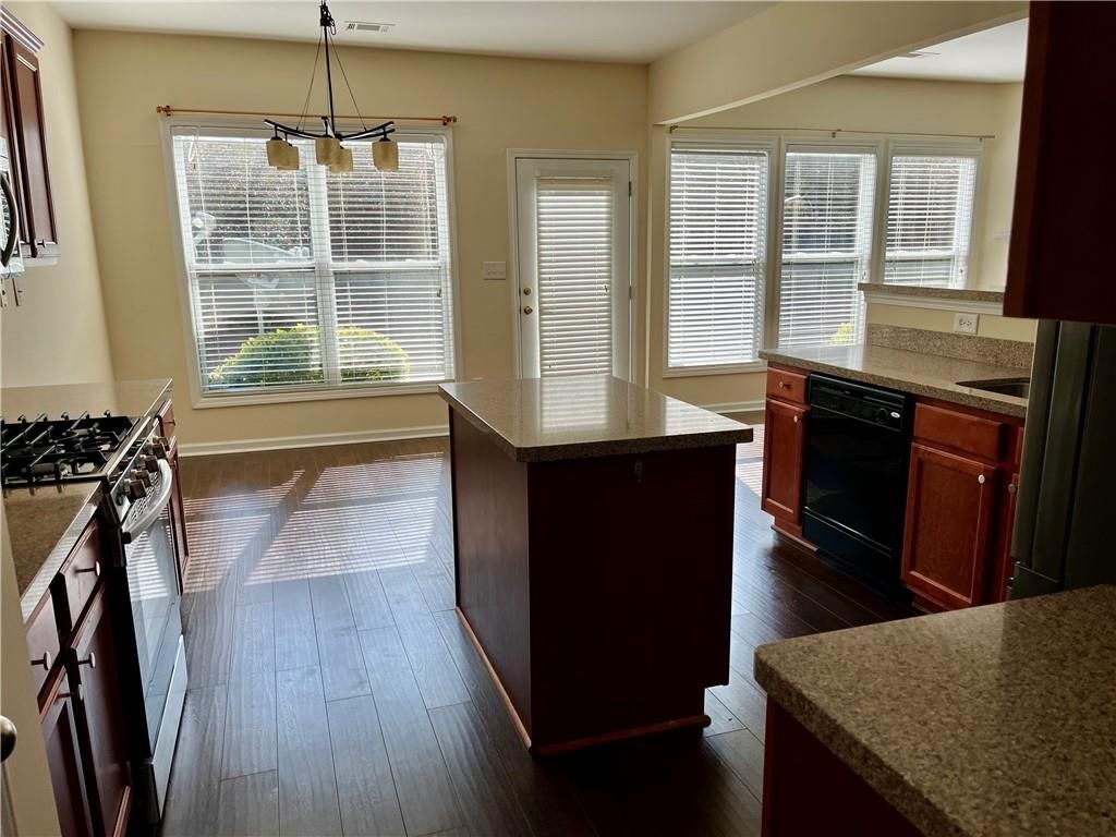 Building Photo - 2279 White Alder Dr NE