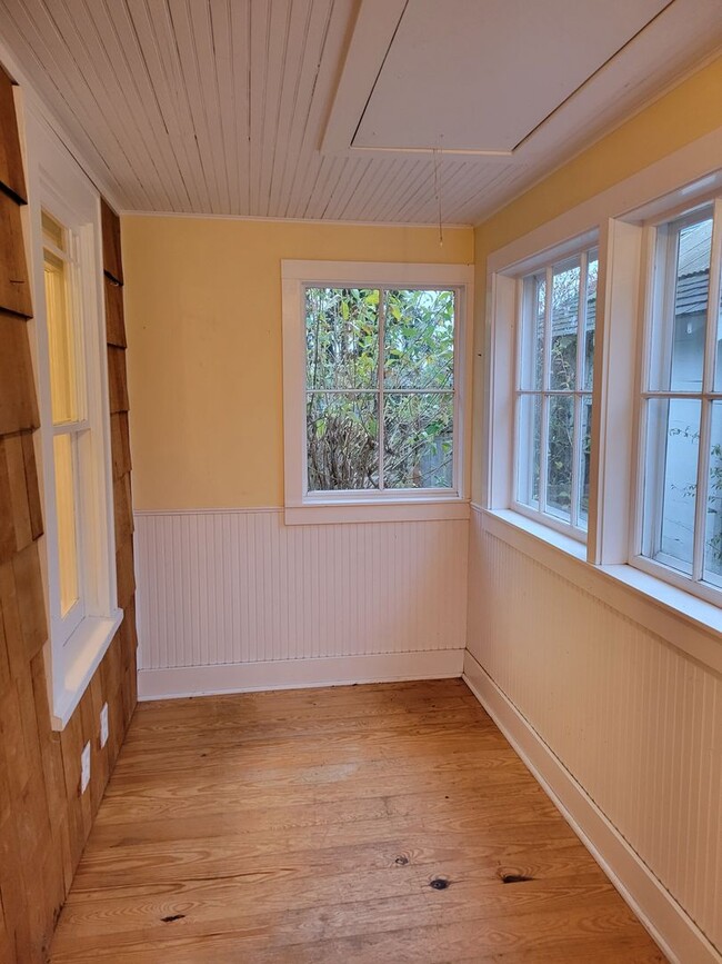 Building Photo - Two Bedroom Home in Port Townsend