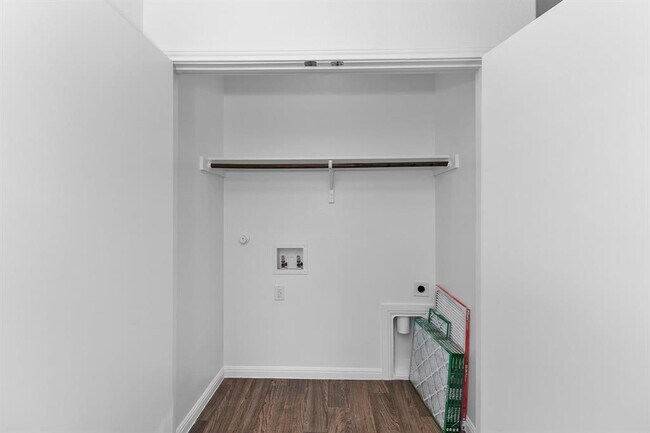 Building Photo - 213 Michaelis Dr