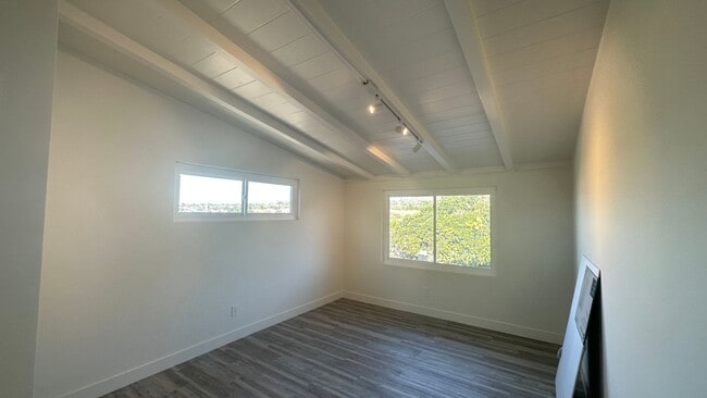 Building Photo - Remodeled 3 bd in Vista with large garage