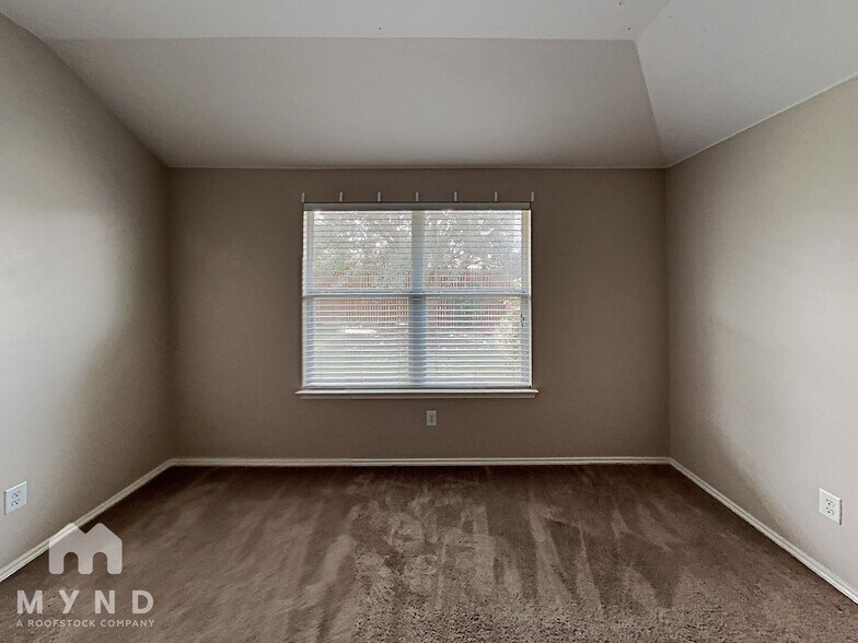 Building Photo - 1002 Camp Verde Dr
