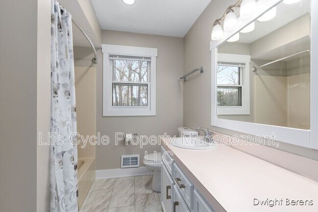 Building Photo - 7331 48th Ave