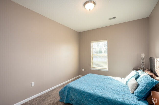 1st Bedroom - Ivy Terrace