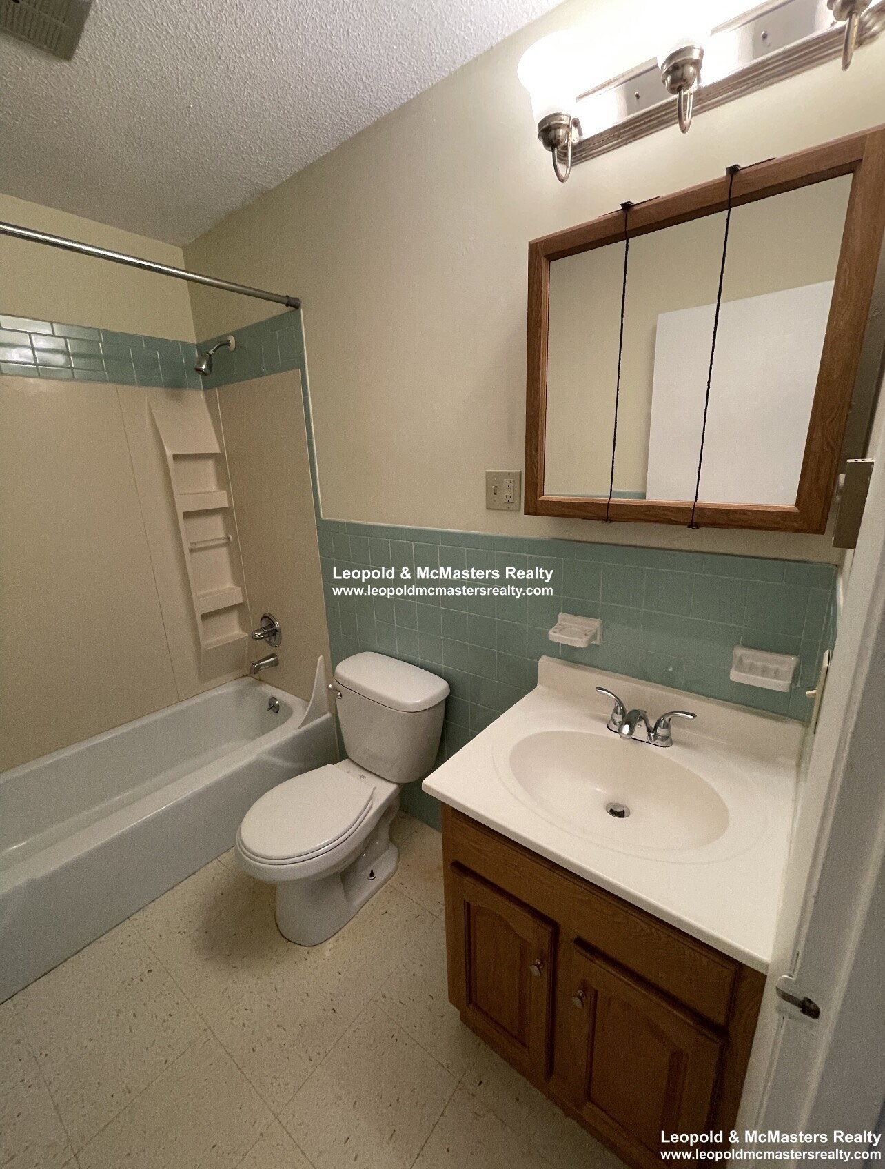 Building Photo - 39 Dinan Dr
