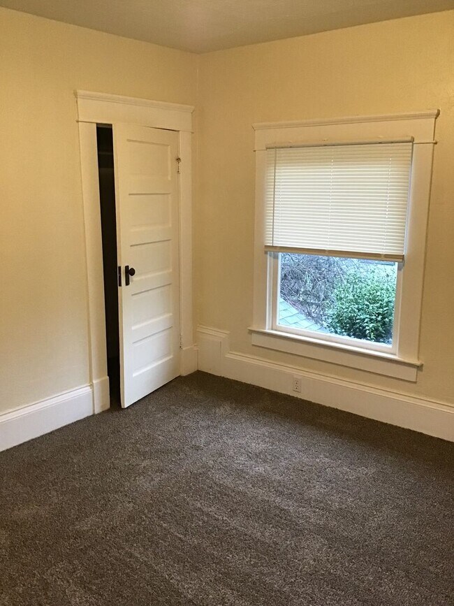 Building Photo - NW 5th