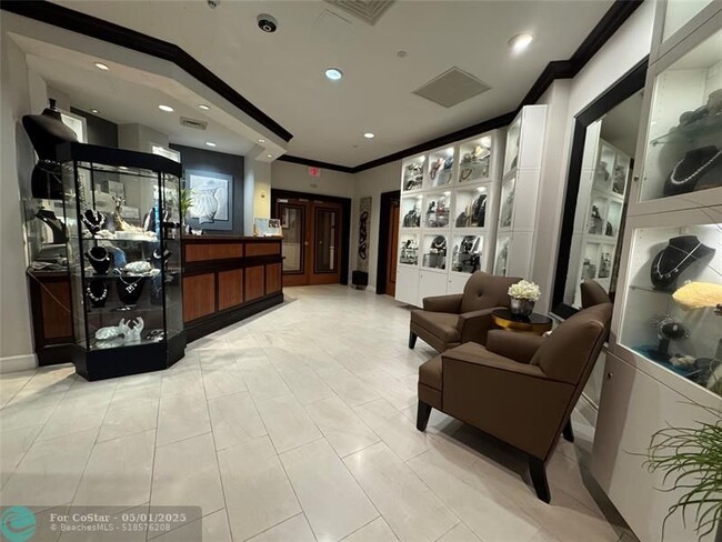Building Photo - 610 W Las Olas Blvd