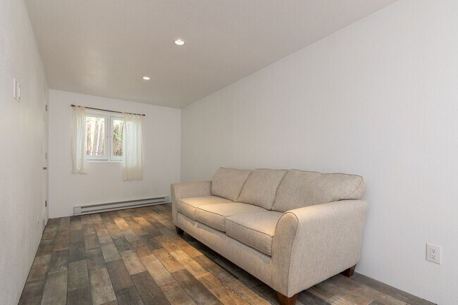 Building Photo - 728 Montez Pl