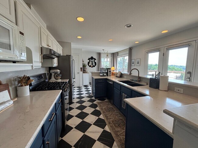 Building Photo - Luxury Home with incredible views in Minsh...