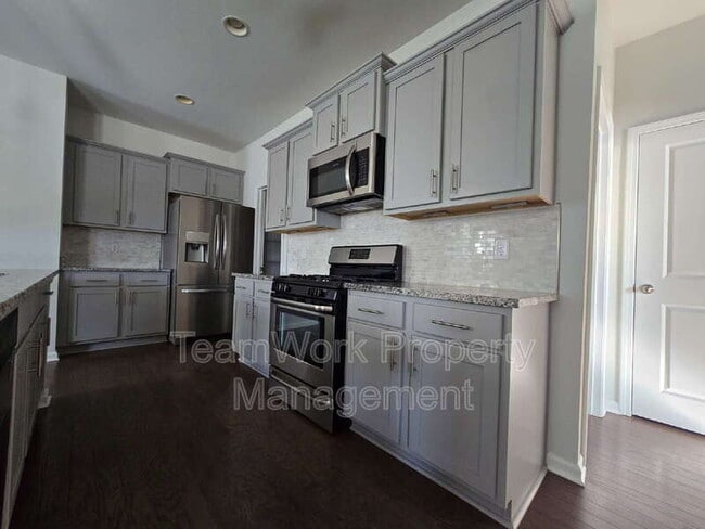 Building Photo - 454 Zenith Blvd