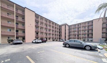 Building Photo - 4129 Lake Bayshore Dr