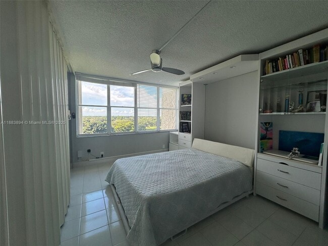 Building Photo - 16300 Golf Club Rd