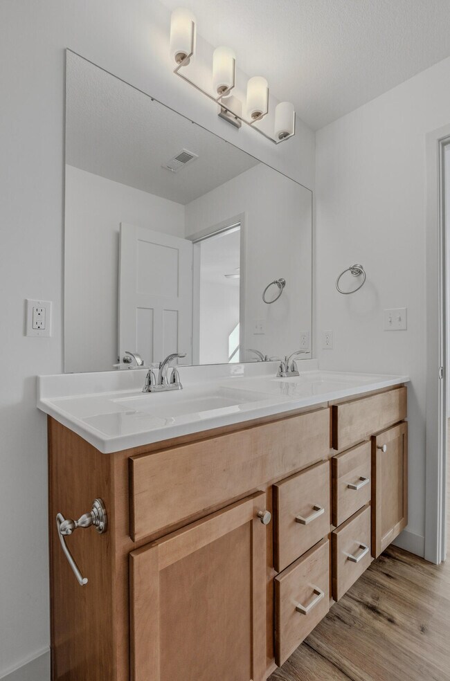 Building Photo - 3324 Naples Dr