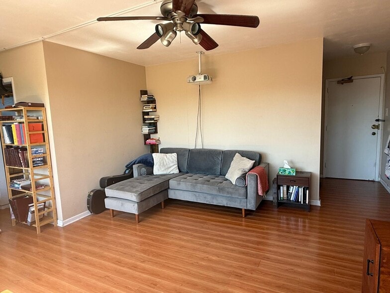 Building Photo - 4880 N Marine Dr