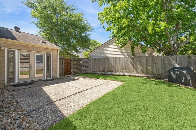 Building Photo - 1311 Ambergate Dr