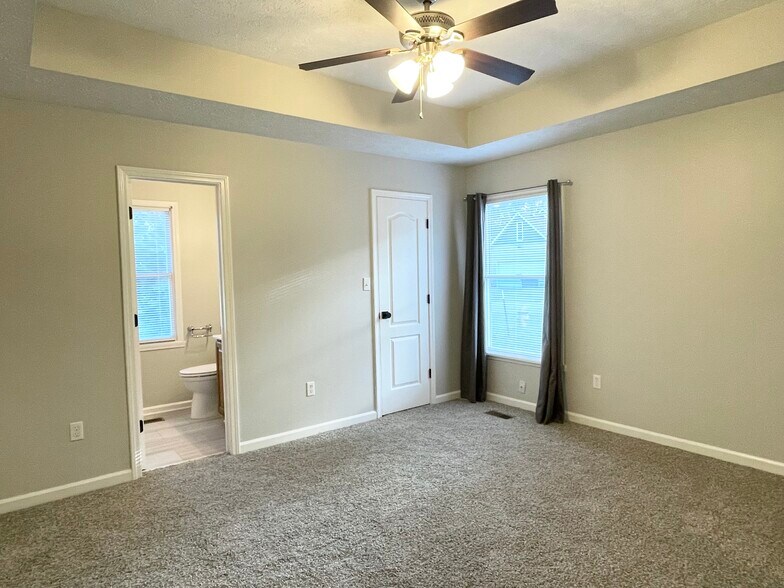 Primary bedroom w/ tray ceiling - 10521 Cornell Ave
