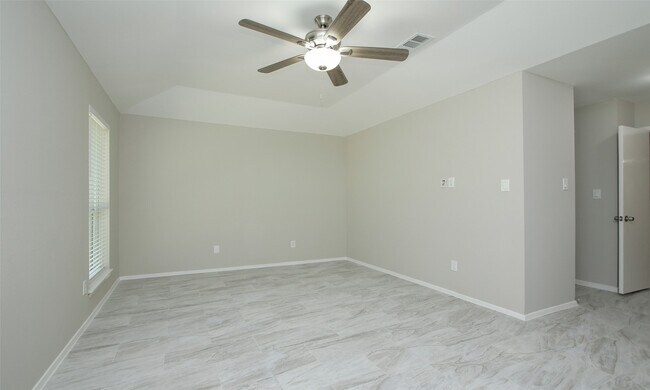 Building Photo - 833 Lakeview Dr