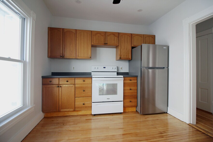 Building Photo - 71 June St