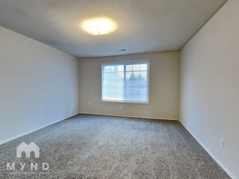 Building Photo - 11121 NE 92nd Cir