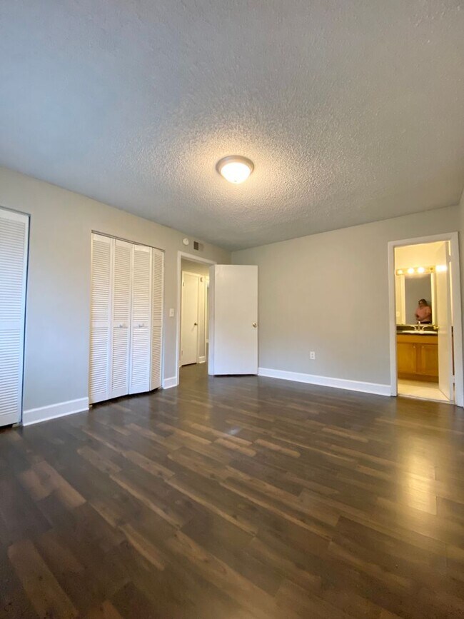 Building Photo - cpg4