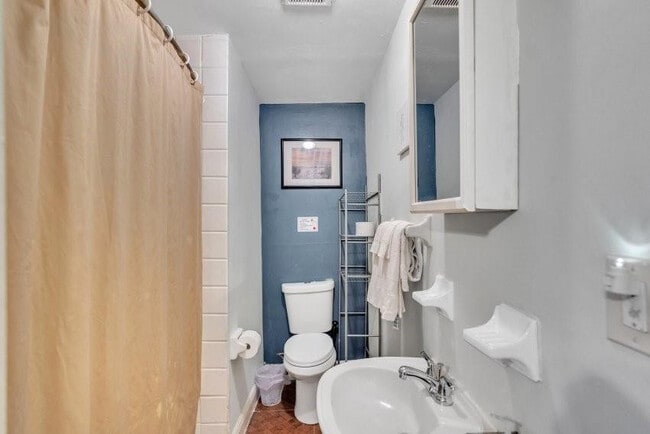 Building Photo - 324 Indiana St