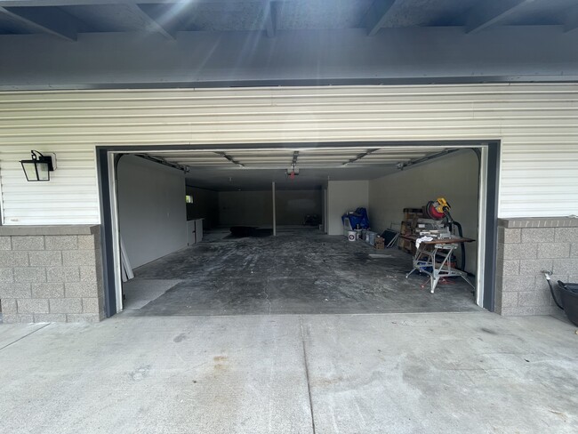 Building Photo - 740 NE Loper Ave