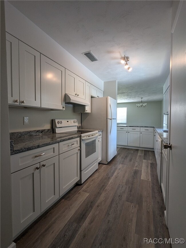 Building Photo - 35433 Crescent Dr