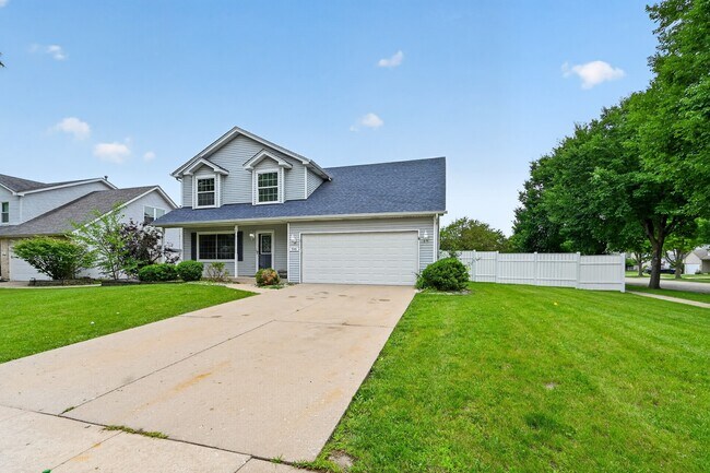 Building Photo - 1301 Brookfield Dr