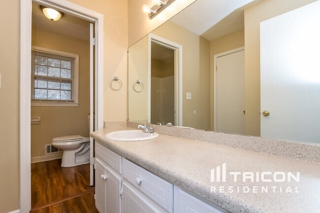 Building Photo - 2633 Green Valley Ct
