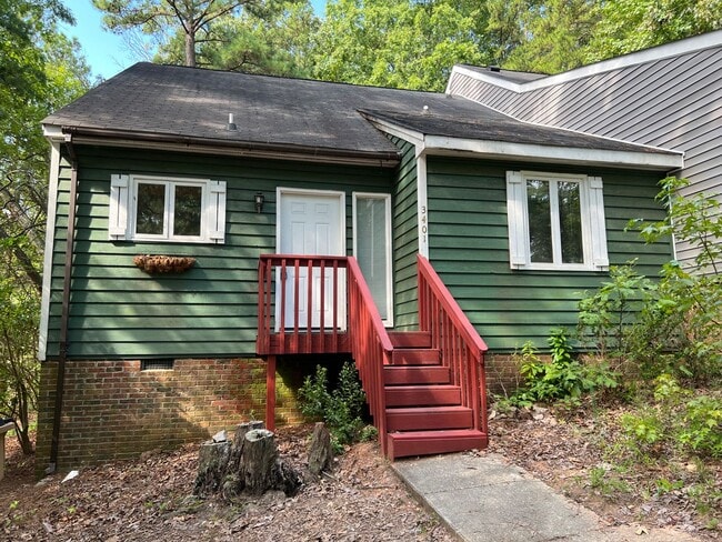 Primary Photo - 4 Bed | 2 Bath Townhouse near NCSU - Stude...