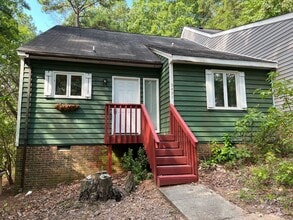 Building Photo - 4 Bed | 2 Bath Townhouse near NCSU - Stude...