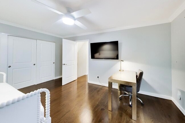 Building Photo - 1865 N Dayton St