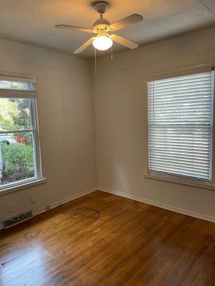 Building Photo - 622 N Forest Ave