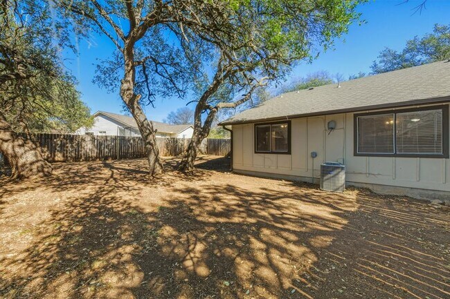 Building Photo - 8904 Pineridge Dr