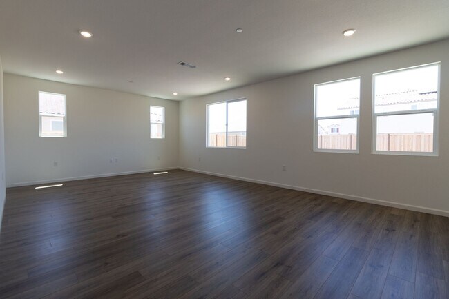 Building Photo - Stunning new home for rent in Manteca!