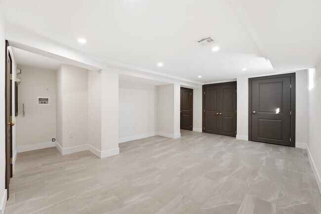 Building Photo - 25 Lembeck Ave