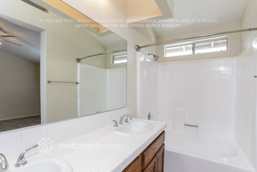 Building Photo - 23784 Sierra Oak Dr