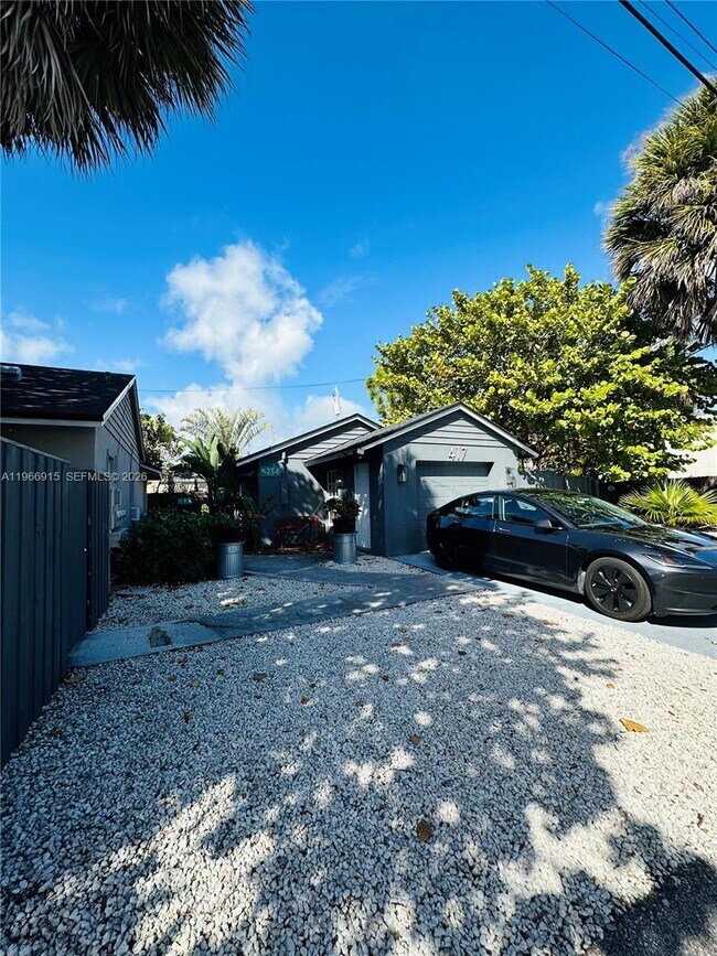 Building Photo - 415 32nd St