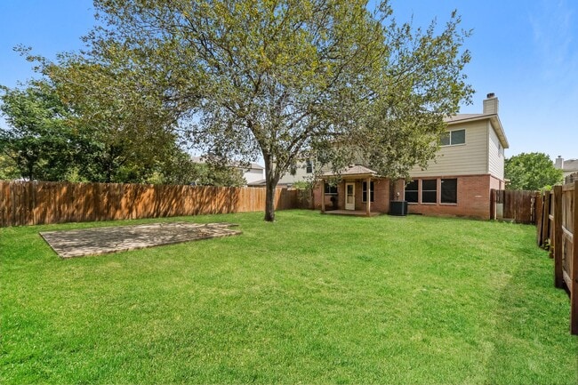 Building Photo - Large 5 Bedroom! $250 off the first full m...