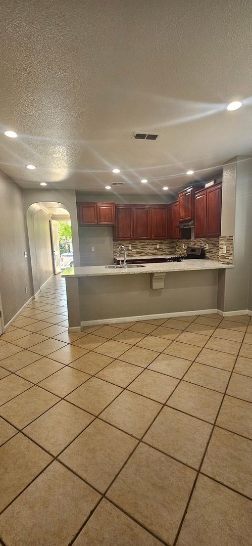 Building Photo - 5796 Bridgecross Dr