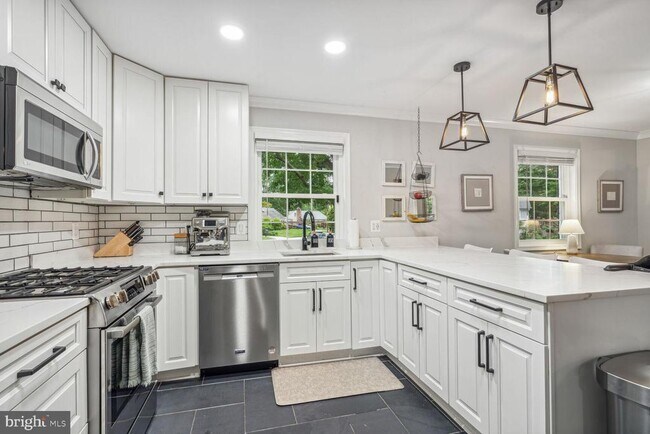 Building Photo - 2502 Duxbury Pl