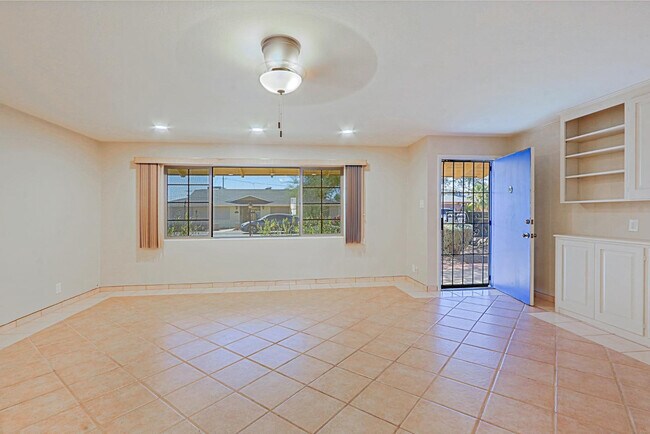 Building Photo - 6203 N 12th Pl