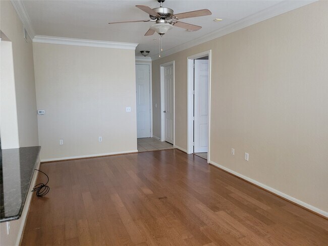 Building Photo - 7575 Kirby Dr