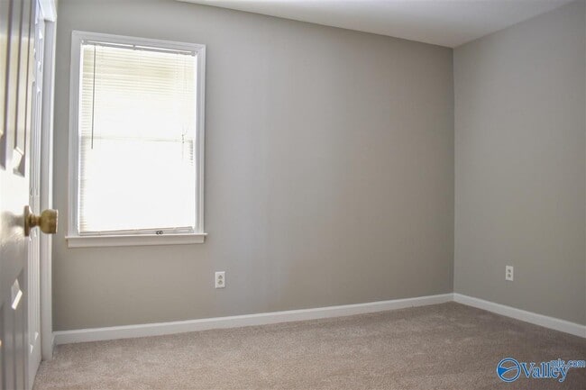 Building Photo - 105 Buttercup Ln