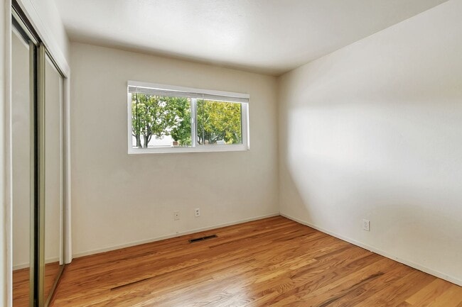 Building Photo - Great Updated Sunnyvale Home Near Tech Com...