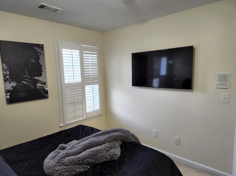 Building Photo - 6185 Indian Wood Cir SE