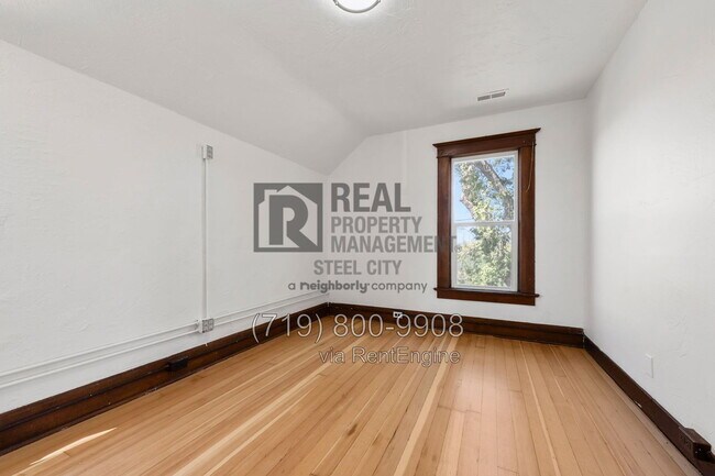 Building Photo - 1530 33rd Ln