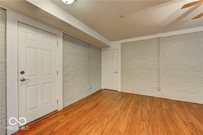 Building Photo - 655 E 24th St