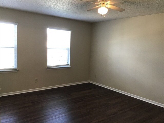 Building Photo - 6805 W Littleton Dr